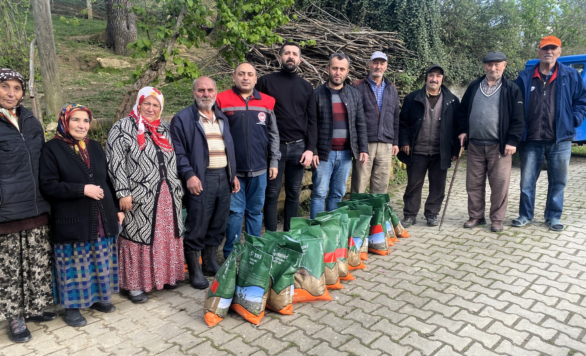 Mera Islah Projeleri Kapsamında Üreticilere Tohum Dağıtımı ve Gübreleme Çalışmaları Gerçekleştirildi