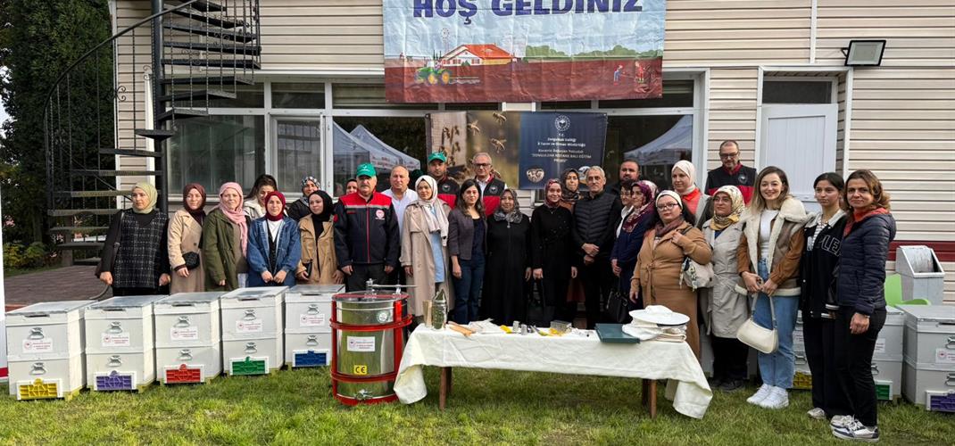 “Kovanla Başlayan Yolculuk: Zonguldak Kestane Balı Eğitim Projesi” kapsamında arıcılık ekipmanları dağıtıldı