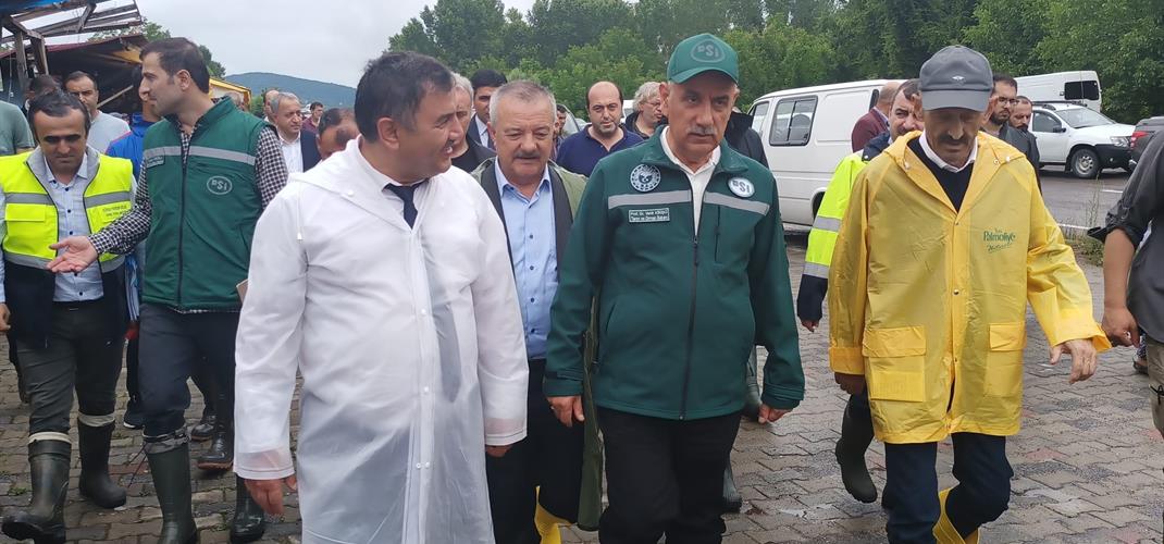 Tarım ve Orman Bakanımız Prof. Dr Vahit Kirişçi’ den selde zarar gören üreticimize ziyaret